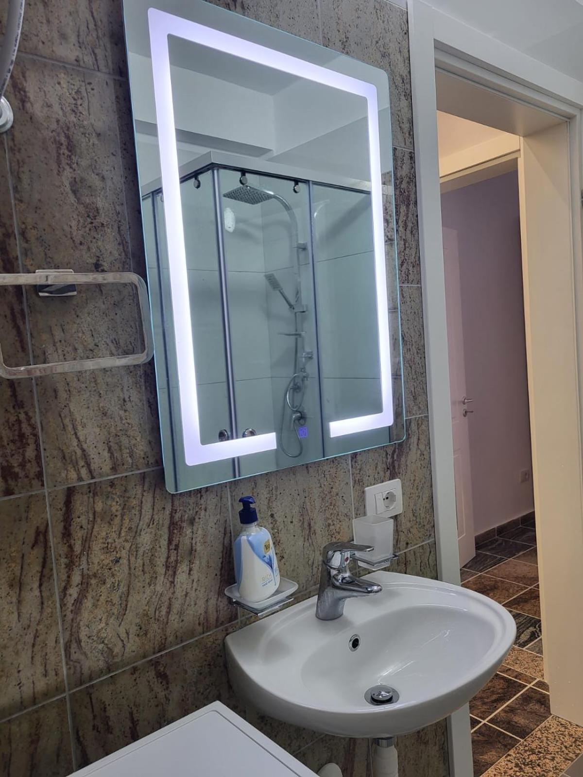 Fishta Q5 25 Apartment *